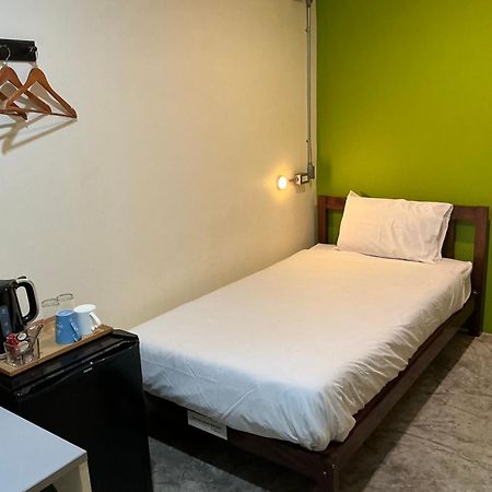 Udee Bangkok Hostel Екстер'єр фото